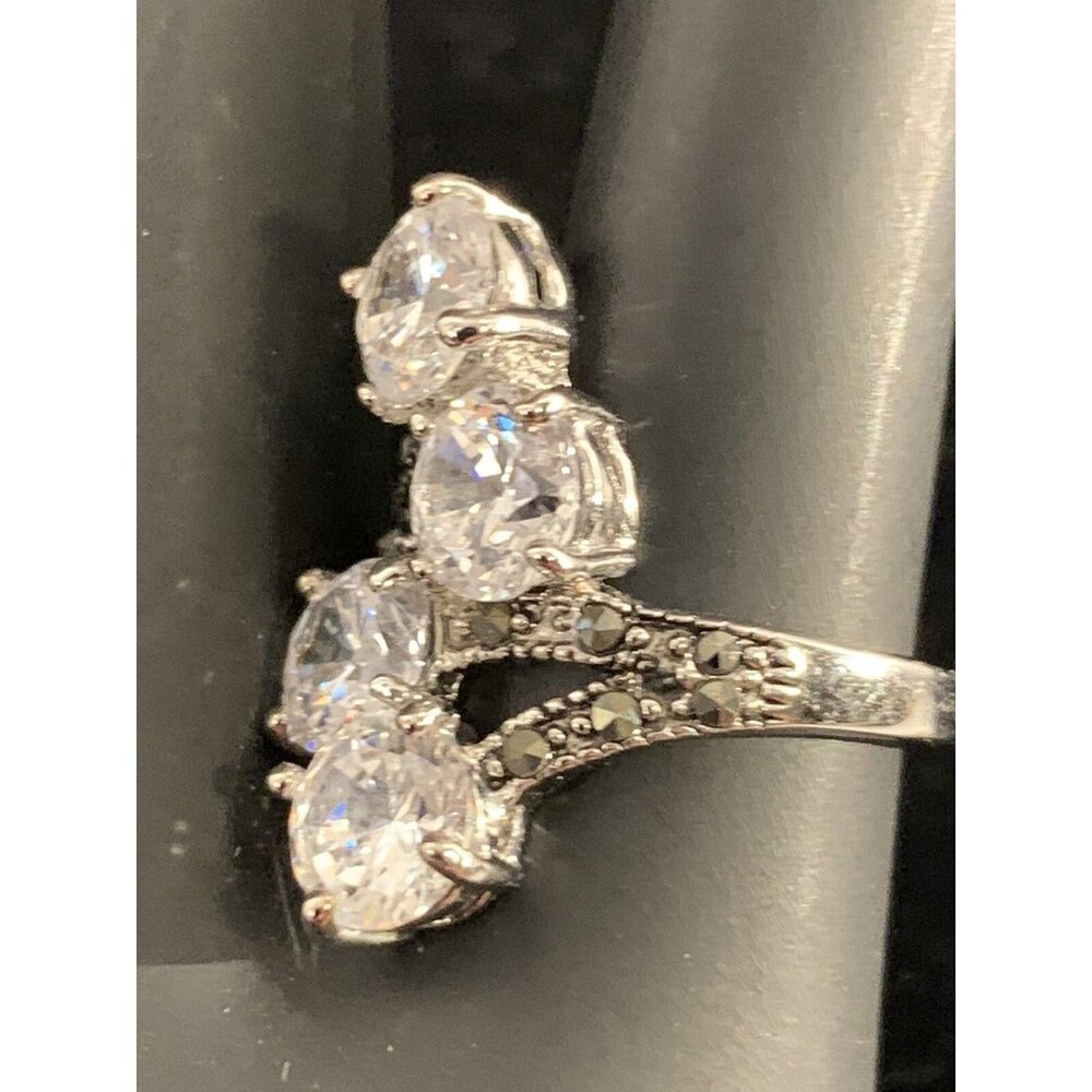 Silver Tone Ring With Clear Stones & Marcasite Accents Signed GR Size 4.5 (R83) - Picture 6 of 9